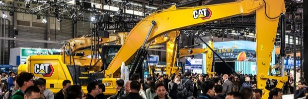 行业领军企业对bauma CHINA(上海宝马工程机械展)的评价 在bauma CHINA(上海宝马工程机械展)2016上,展商与观众互相交流。